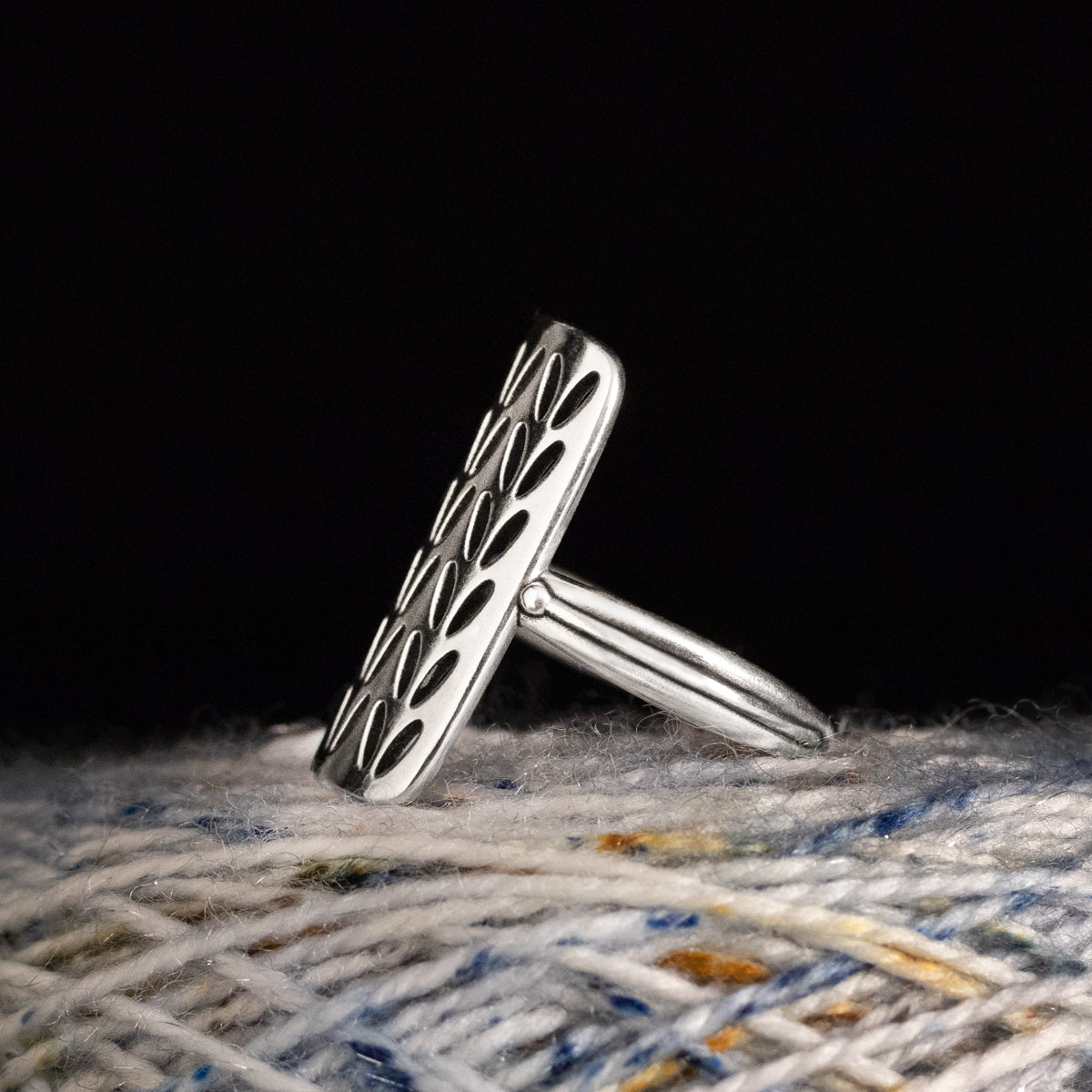 Porterness Silver Stockinette Stitch Ring with Knitting Needle Motif –  Porterness Studio
